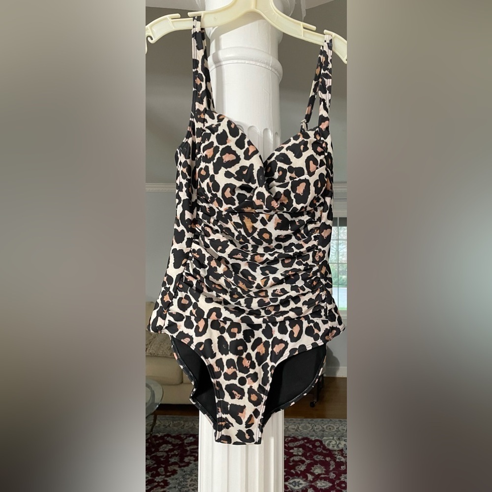 Ekouaer women’s one piece swimsuit leopard print tummy control black and tan L
